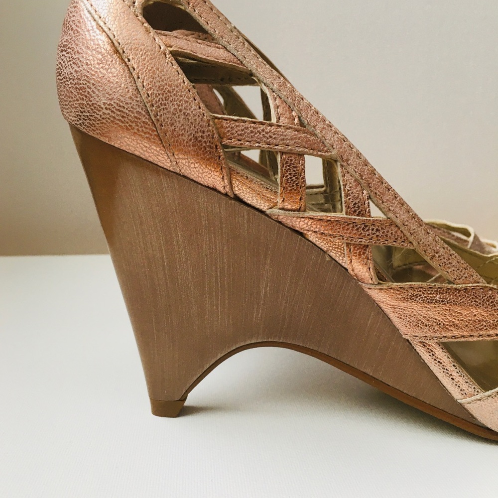 Carlos by Carlos Santana “Rescue”rose gold wedge